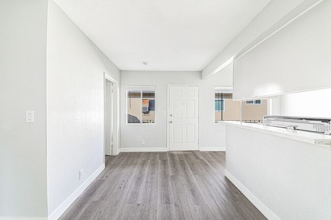 Photo - 811 Gardenia Ave Unit 06