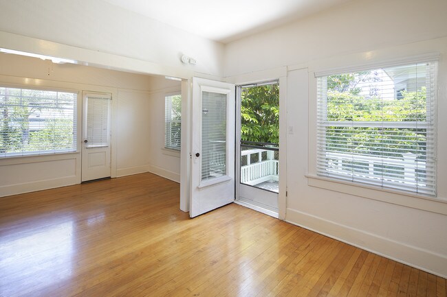 Photo - Stunning Upstairs 1BR in Downtown/Bankers Hill with Hardwood Flooring & Balcony! Unit 05