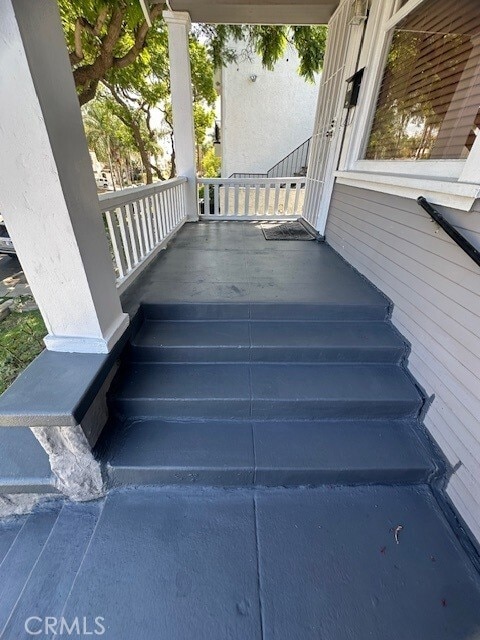 Photo - 937 W 10th St