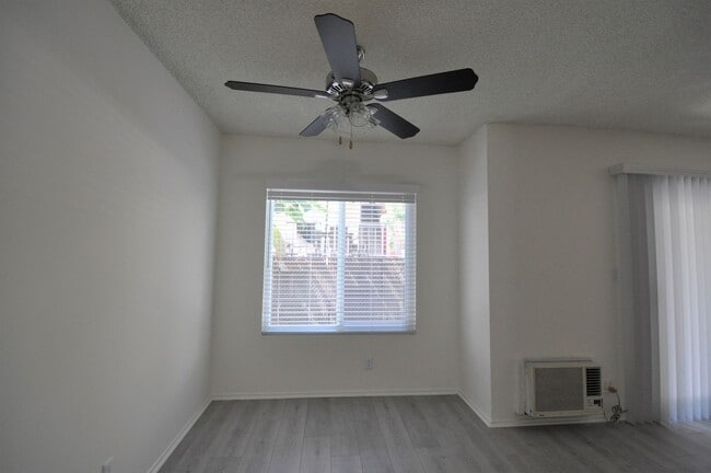 Photo - 4936 Whitsett Ave Unit 03