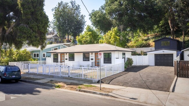 Photo - 1942 Chickasaw Ave