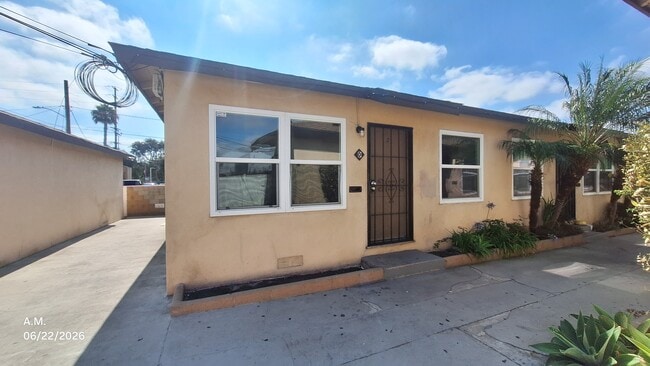 Building Photo - 4033 W El Segundo Blvd Unit D