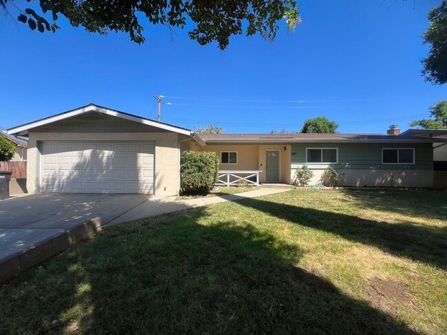 Building Photo - Beautiful 3 bedroom 2 bath Home