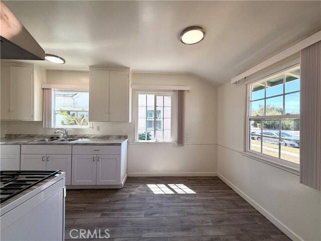 Building Photo - 7536 White Oak Ave