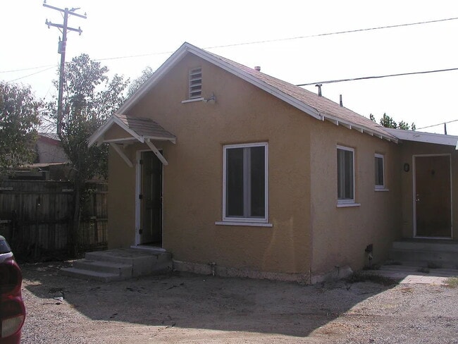 Building Photo - 450 W Main St