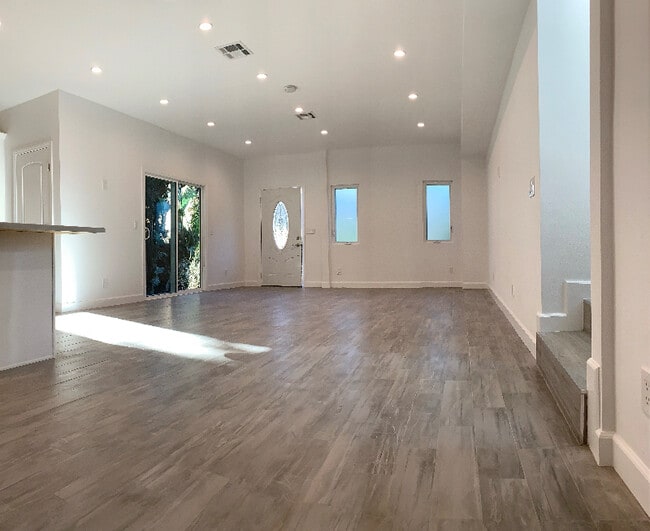 Photo - 2221 Glendon Ave