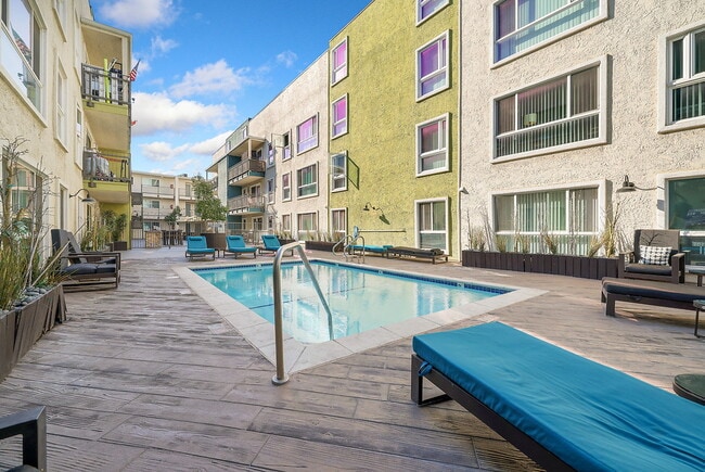 Building Photo - The Henley