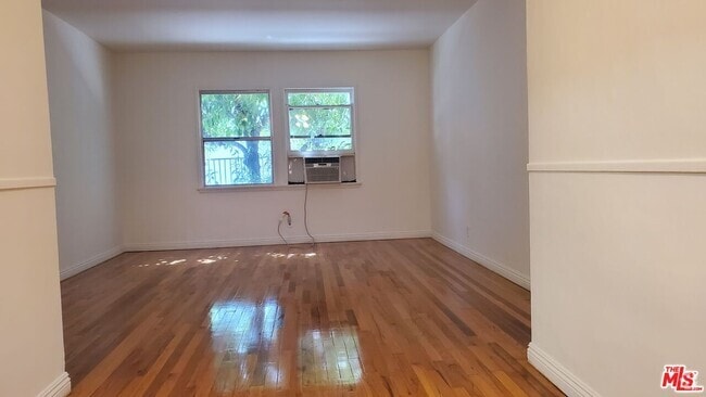 Building Photo - 11202 Camarillo St Unit 11204 Rental