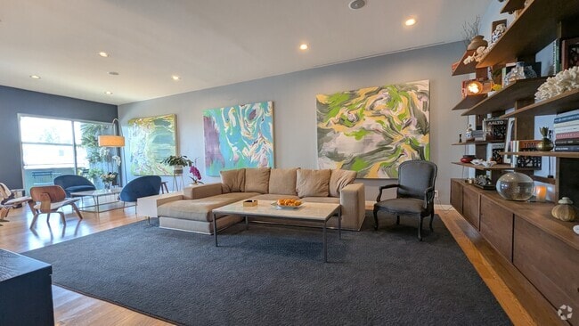 Building Photo - 7121 Hillside Ave Rental
