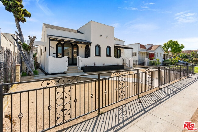 Building Photo - 2832 12th Ave