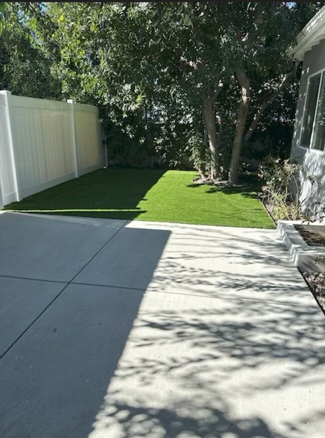 Photo - 1419 W 216th St