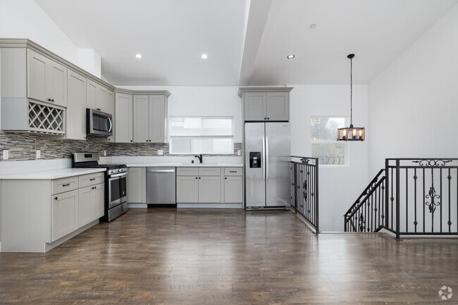 4BD, 3BA - 1,500SF - Kitchen - 4839 W 18th St