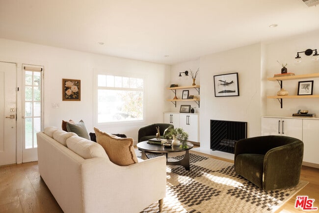 Photo - 122 N Wilton Pl