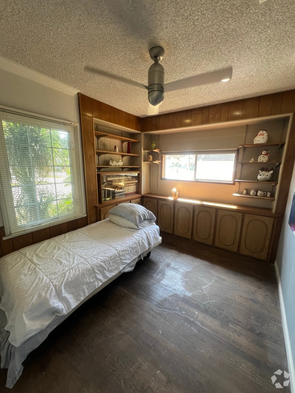 Building Photo - 6002 Hazelbrook Ave Rental