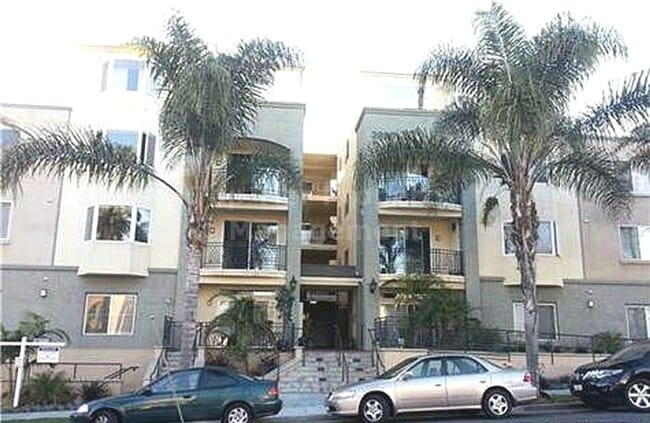 Building Photo - ***Beautiful 2 bed/2 bath Condo in the Hea... Unit 105