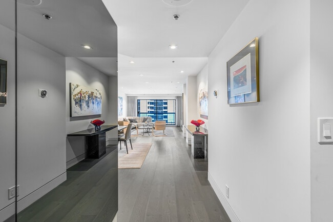 Building Photo - 10724 Wilshire Blvd Unit 903