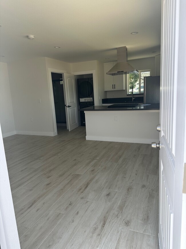 Entry - 16730 Septo St