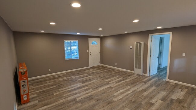 Photo - 655 W Beverly Dr House