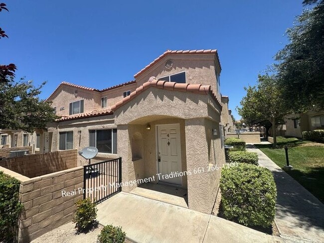 Stylish 3 Bed 2 Bath - Stylish 3 Bed 2 Bath Condo Unit 4