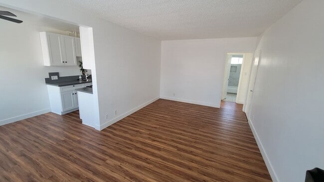 Building Photo - 6623 Troost Ave Unit 2