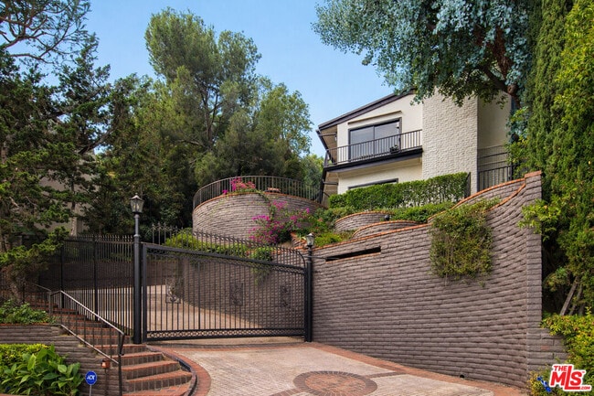 Photo - 9305 Beverlycrest Dr