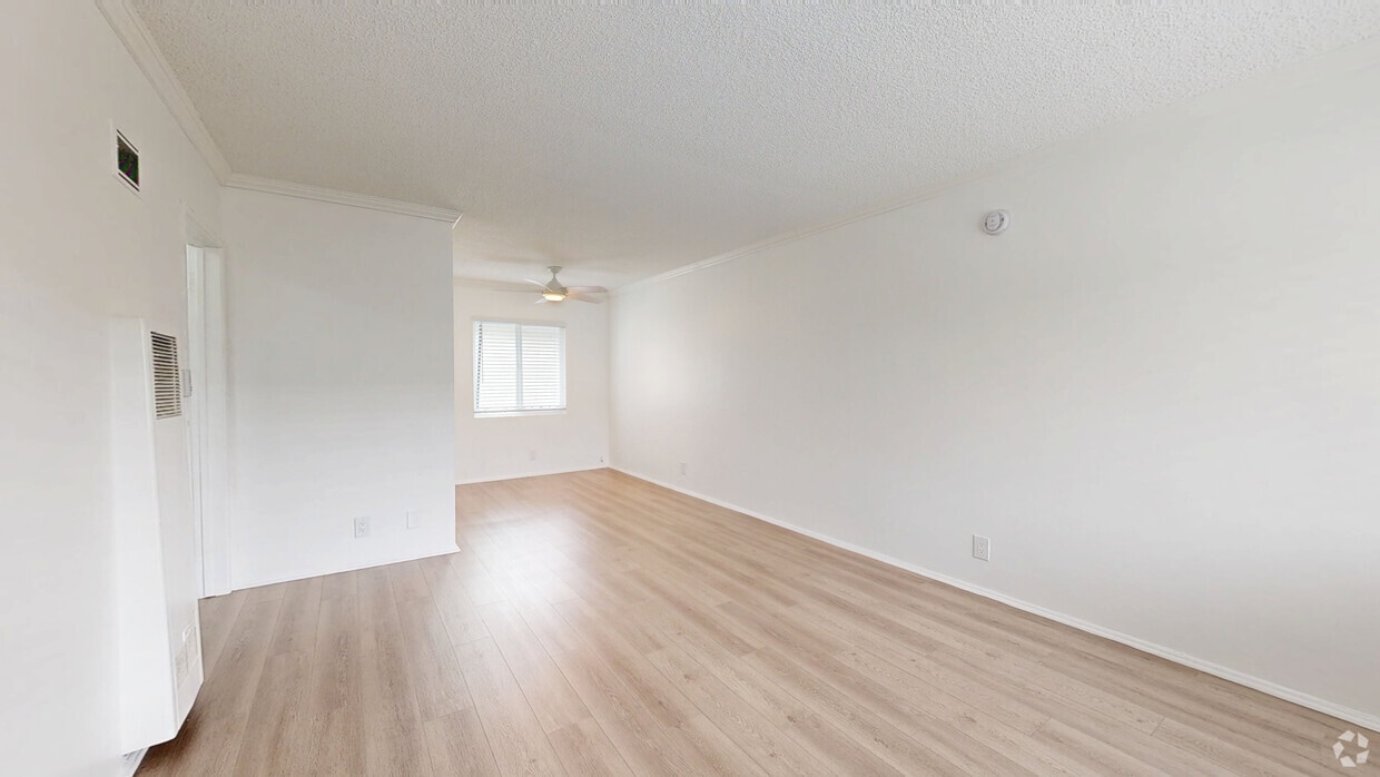 3D Tour - 636 E. 97th St.