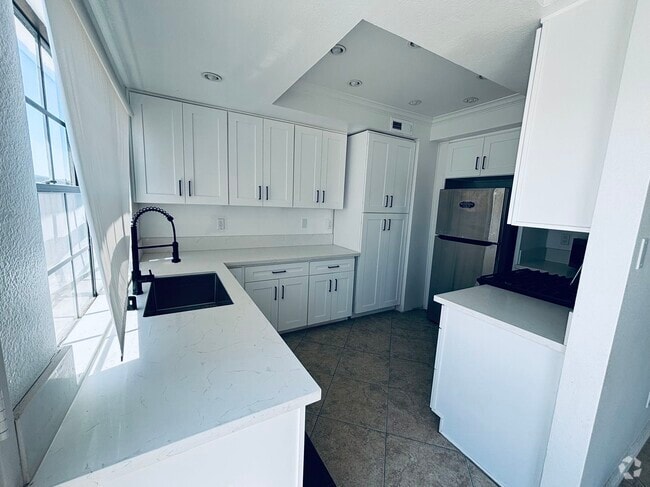 Building Photo - 6215 Peridot Ave Rental