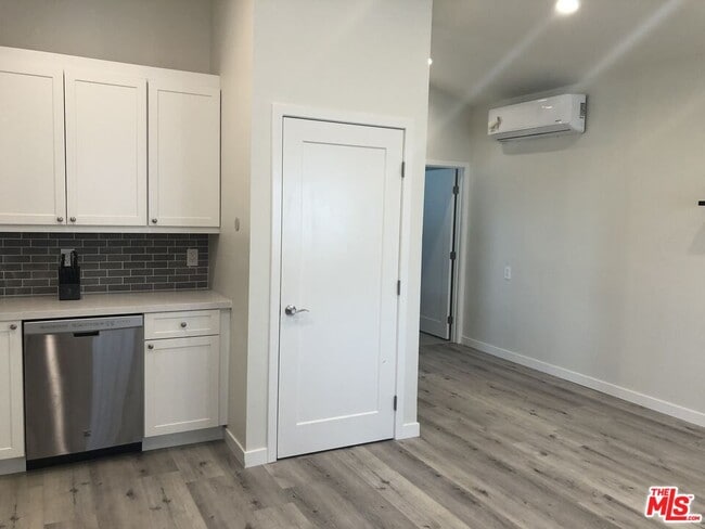 Photo - 6140 W 74th St