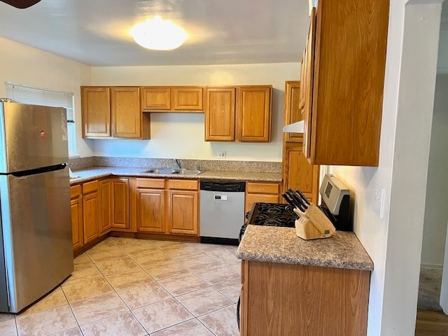 Building Photo - 5851 Woodman Ave Unit 4