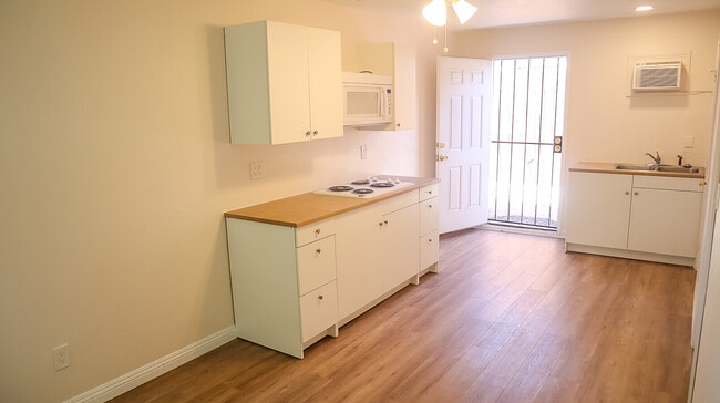 Photo - 1347 Genevieve St Unit B