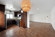 2BR, 1 BA -1100SF - 633 N Hayworth Ave Apartments