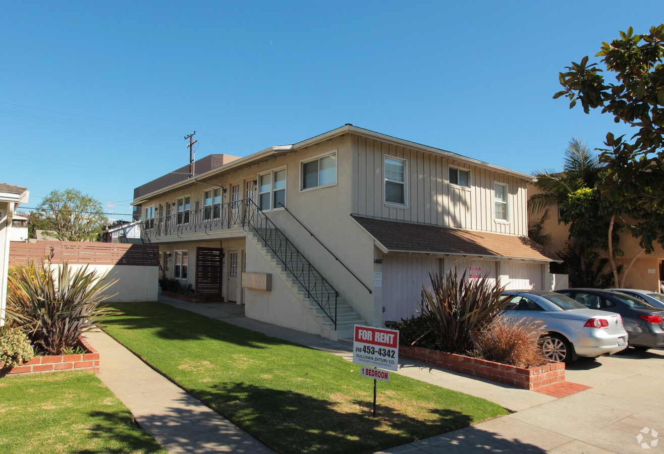 Primary Photo - 1437 1443 9th St Apartments