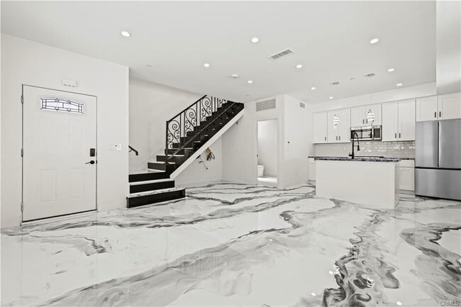 Photo - 15211 Cohasset St