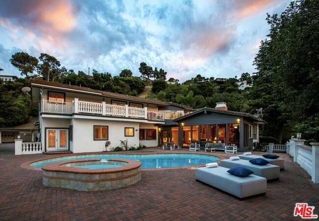 Photo - 3200 Oakley Dr House