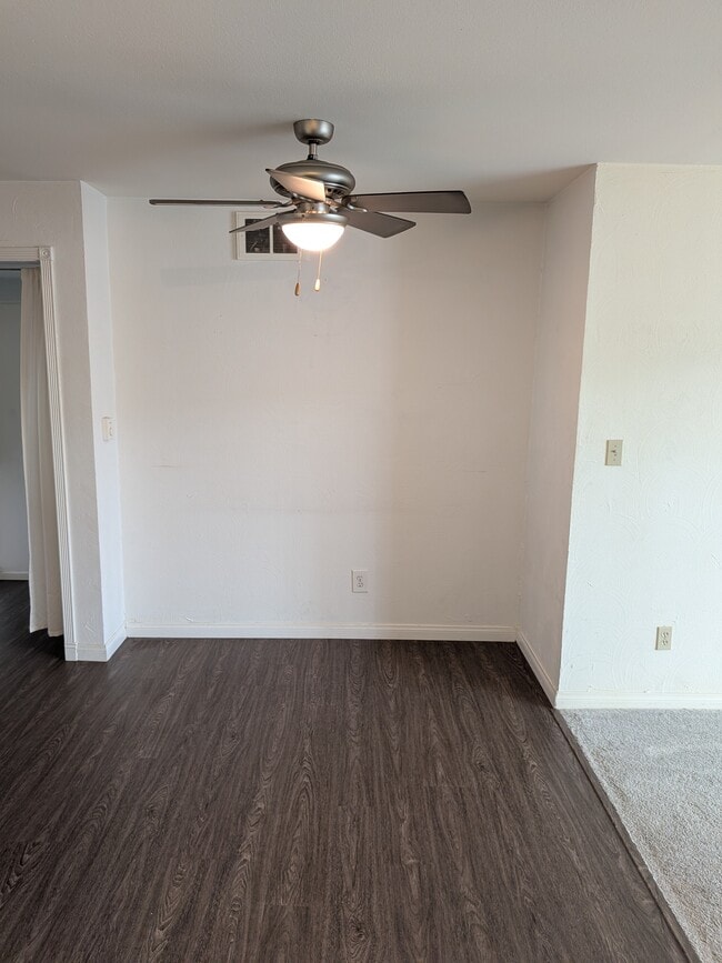 Kitchen - 1600 Ardmore Ave Unit 322