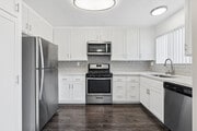 2BR, 2BA - 1,225SF - Kitchen - South Hills