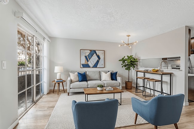 Building Photo - Crenshaw Townhouse