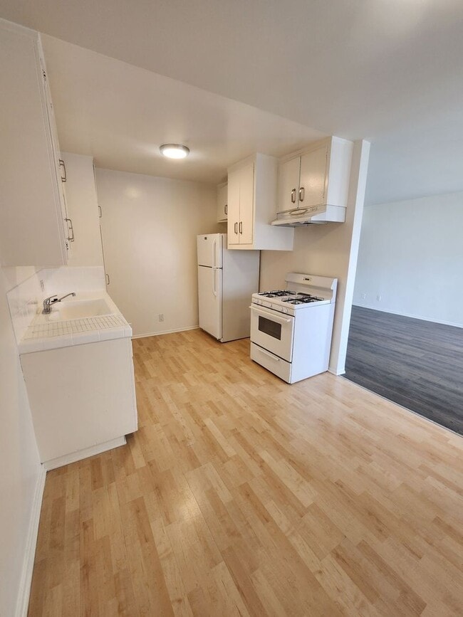Photo - 1913 11th St - TWO bedrooms AVAILABALE !