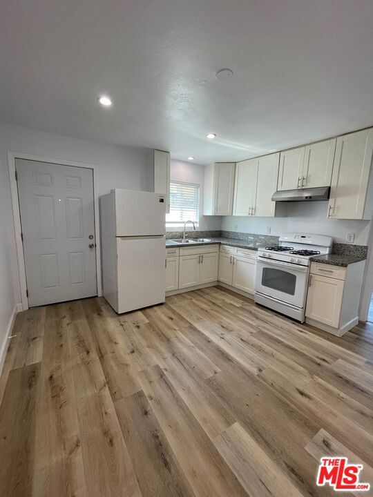 Photo - 239 E 80th St