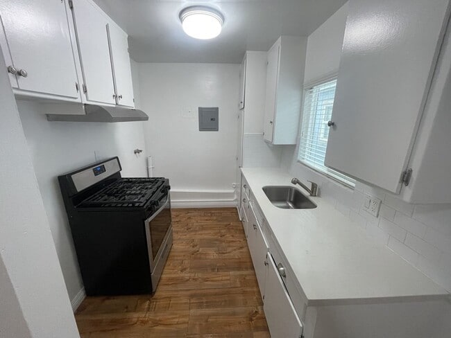 Building Photo - 123 Unit 202 Rental