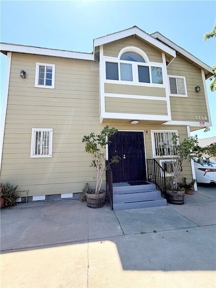 Building Photo - 3250 Andrita St Unit 3