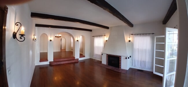 Building Photo - 320 N Sierra Bonita Ave Unit 1
