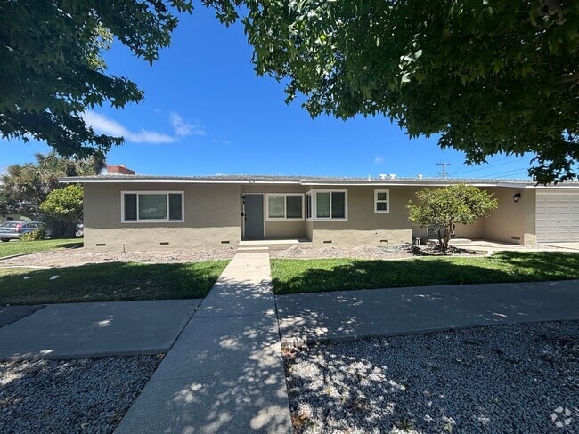 Building Photo - Beautiful 3 Bedroom on the Southside! Rental