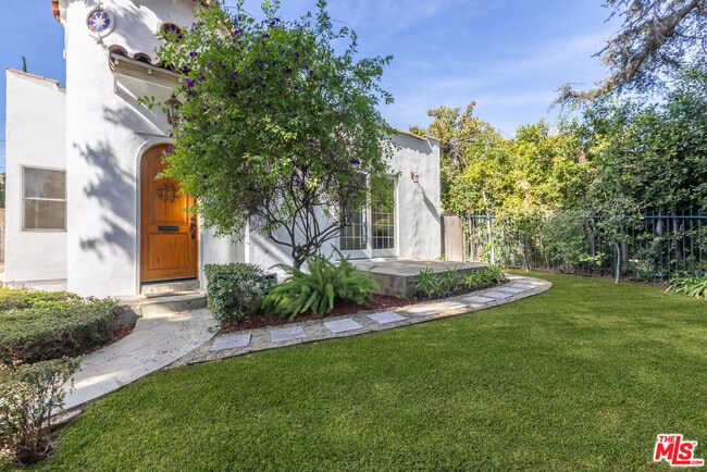 Photo - 1557 N Stanley Ave