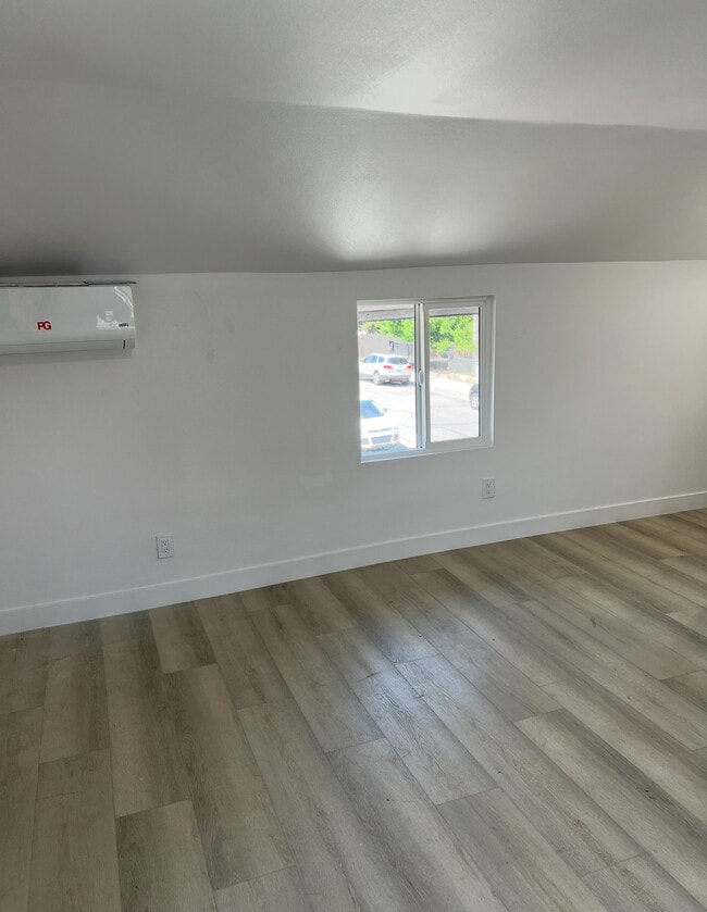 Photo - 358 W 11th St Unit D