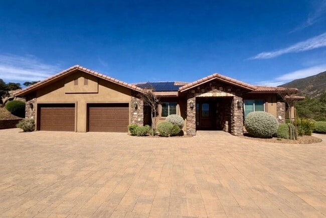 Building Photo - GORGEOUS HOME 4 BR, 4 1/2 BA, 3 CAR GARAGE & RV PARKING!