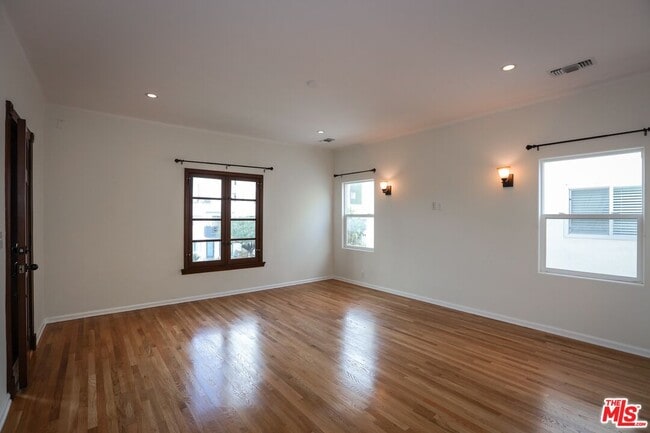 Photo - 806 N Alfred St Unit 3