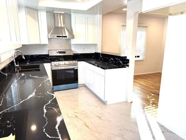 Photo - 3650 Hackett Ave