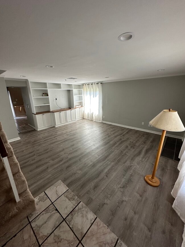 Photo - 917 W State St