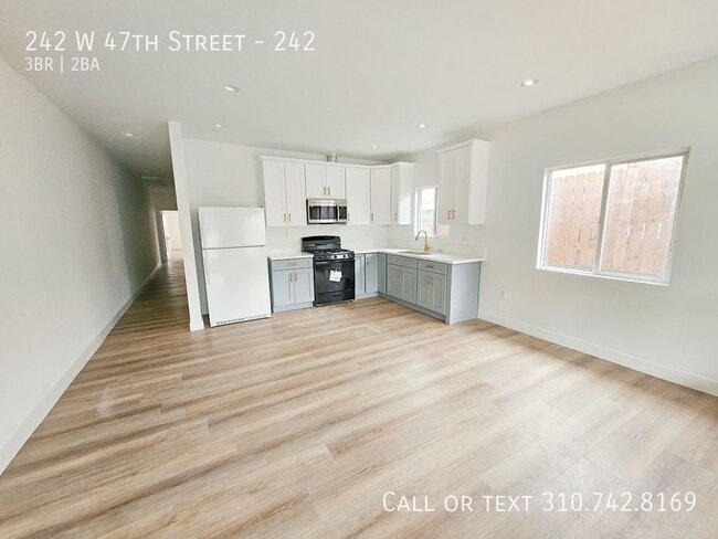 Photo - 242 W 47th St Apartment Unit 242